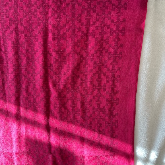 Tory Burch pink logo print wool blend 80" x 25" scarf wrap - Picture 11 of 13